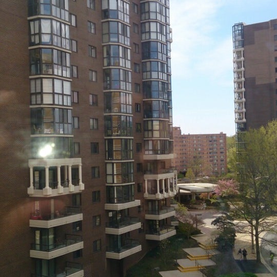 4/20/2014 tarihinde Varun D.ziyaretçi tarafından Residence Inn Arlington Rosslyn'de çekilen fotoğraf