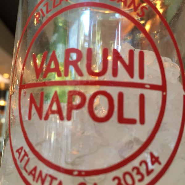Das Foto wurde bei Varuni-Napoli von Vic am 10/16/2016 aufgenommen