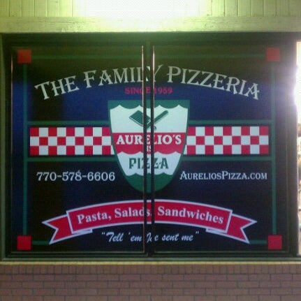 Photo prise au Aurelio&#39;s Pizza - Marietta par Aaron K. le12/29/2012