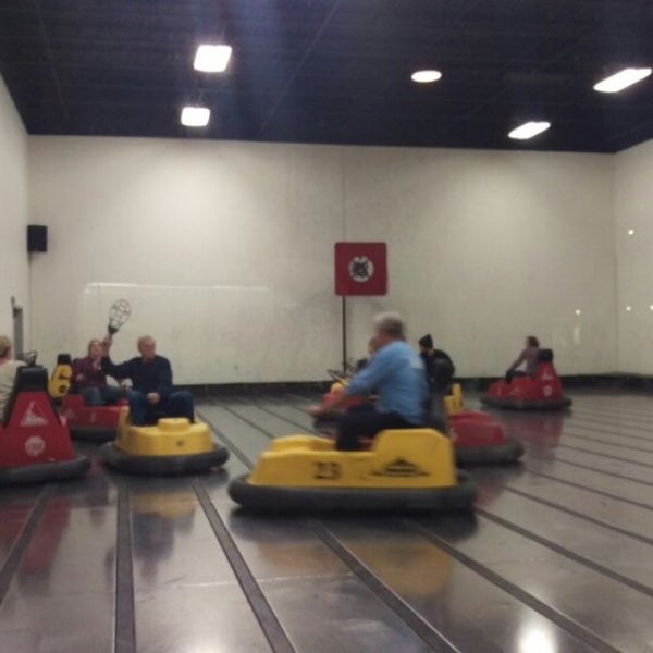Photo prise au WhirlyBall Twin Cities par Nick B. le12/23/2015