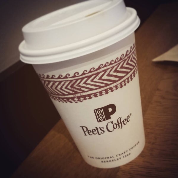 Foto tomada en Peet&#39;s Coffee &amp; Tea  por Les W. el 9/29/2015