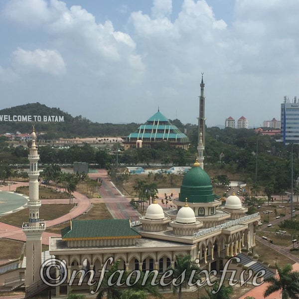 รูปภาพถ่ายที่ HARRIS Hotel Batam Center โดย Fadzli O. เมื่อ 3/30/2016