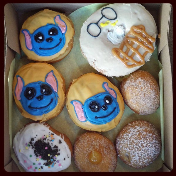 Foto diambil di Crafted Donuts oleh ginger k. pada 9/19/2015