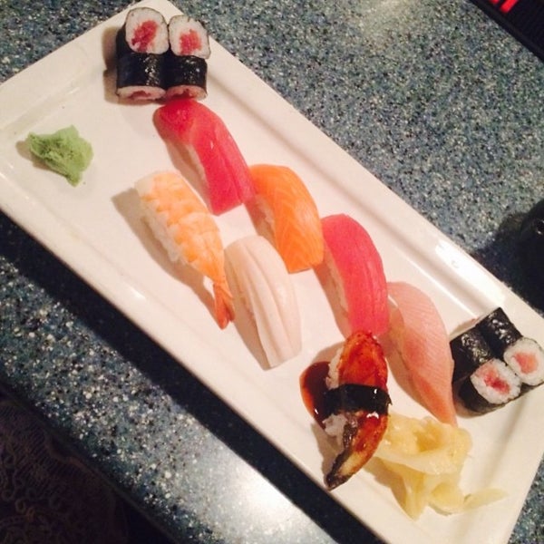 Photo taken at Happy Fish Sushi And Martini Bar by Audrey K. on 1/17/2015