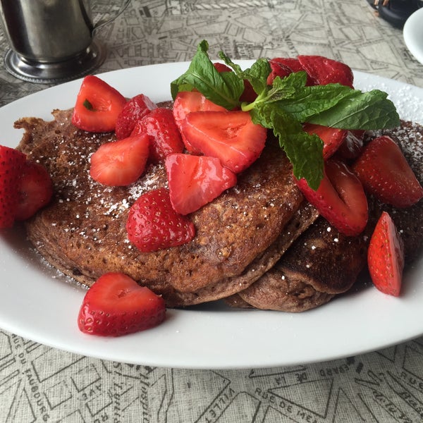 Tasty wine country flapjacks with fresh strawberries. Gluten-free! Yum. And the live music was the cream of the crop!