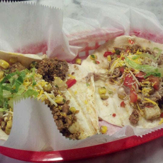 9/21/2012 tarihinde Andrew N.ziyaretçi tarafından Five Tacos'de çekilen fotoğraf
