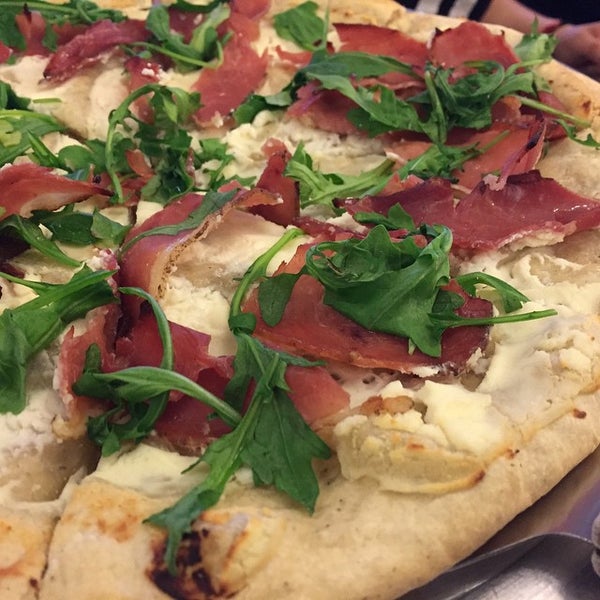 Снимок сделан в Tony &amp; Alba&#39;s Pizza &amp; Pasta пользователем Tony &amp; Alba&#39;s P. 4/17/2015
