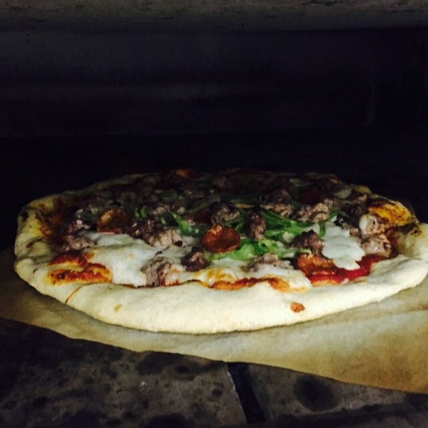 Das Foto wurde bei Tony &amp; Alba&#39;s Pizza &amp; Pasta von Tony &amp; Alba&#39;s P. am 8/9/2015 aufgenommen