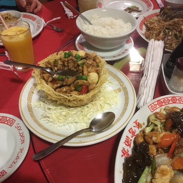 Das Foto wurde bei Golden Plaza Chinese Restaurant von Chang am 9/24/2017 aufgenommen