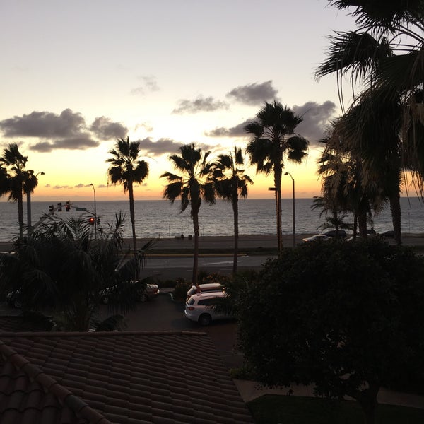 Снимок сделан в Hilton Garden Inn Carlsbad Beach пользователем Toni J. 11/10/2015