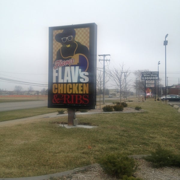 Das Foto wurde bei Flavor Flav&#39;s Chicken &amp; Ribs von Anthony F. am 4/9/2013 aufgenommen