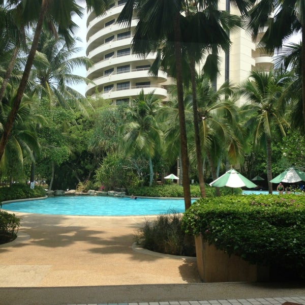 Foto diambil di Garden Pool @ Hilton Phuket Arcadia Resort &amp; Spa oleh Konstantin K. pada 3/27/2013