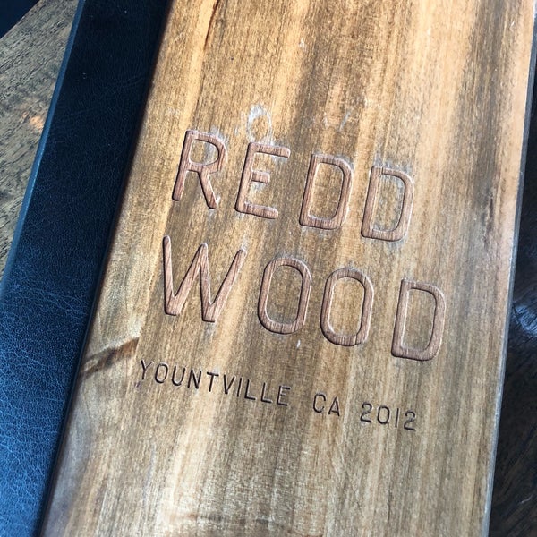 รูปภาพถ่ายที่ Redd Wood โดย Jamie N. เมื่อ 3/22/2018