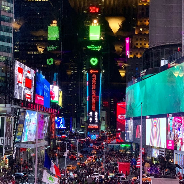 10/18/2019에 Didi M.님이 R Lounge at Two Times Square에서 찍은 사진