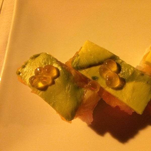Foto scattata a Bento Sushi Restaurant da Alexandra G. il 6/7/2014