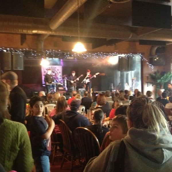 3/10/2013 tarihinde Brooke P.ziyaretçi tarafından Lazy Chameleon Bar &amp; Grill'de çekilen fotoğraf