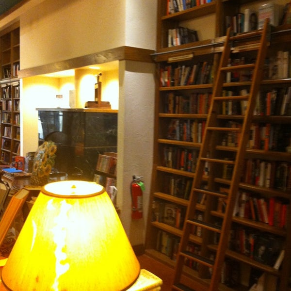 Photo taken at Full Circle Bookstore by Clifford B. on 7/27/2013