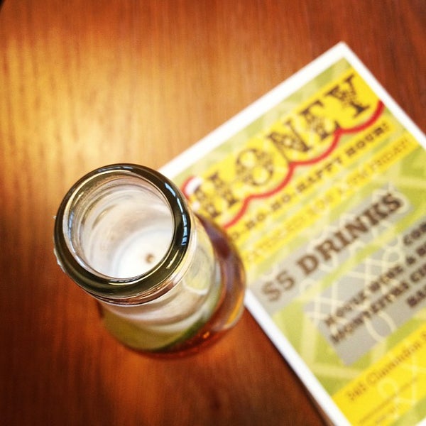 12/19/2012 tarihinde Josh R.ziyaretçi tarafından Honey Bar and Restaurant'de çekilen fotoğraf