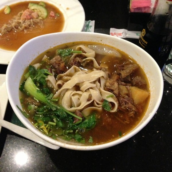 Foto diambil di Xian Sushi &amp; Noodle oleh Kean W. pada 2/7/2014