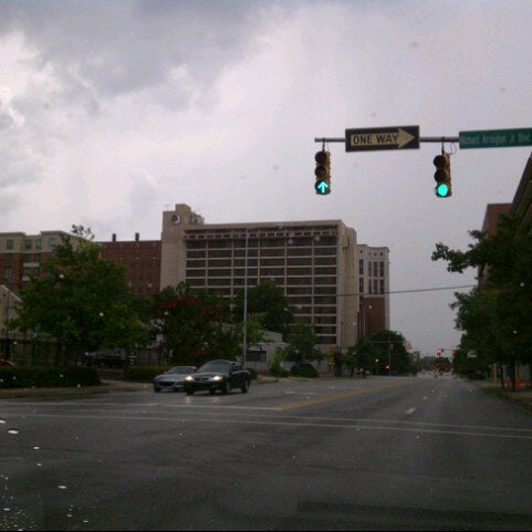 Foto tomada en Hilton Birmingham Downtown at UAB  por W. R. el 7/20/2013