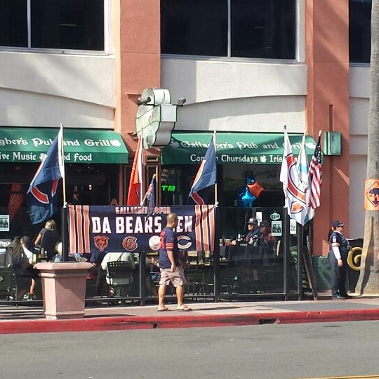 Photo taken at Gallaghers Pub HB by Bonnie C. on 9/7/2014