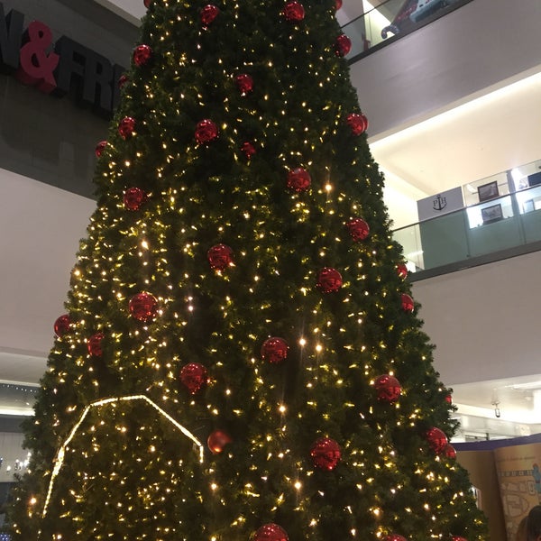 12/30/2018にZorica Zora® ZZ 🕊がSkopje City Mallで撮った写真