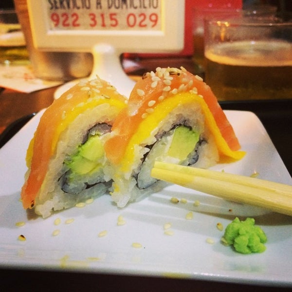 Photo taken at Natural Wok + Sushi Bar by Carlos G. on 7/19/2014