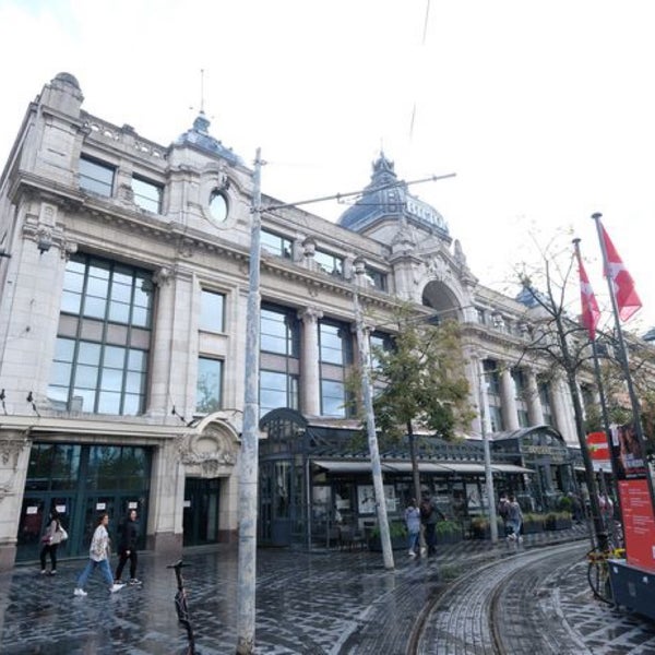 Foto tirada no(a) Hilton Antwerp Old Town por Danny H. em 1/1/2023