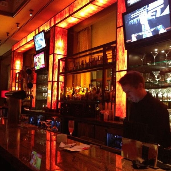 5/4/2013 tarihinde Oleg K.ziyaretçi tarafından Bar Louie'de çekilen fotoğraf