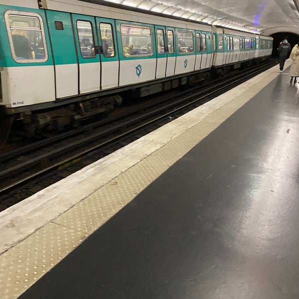 Métro Liberté [8] CharentonlePont, ÎledeFrance'da fotoğraflar