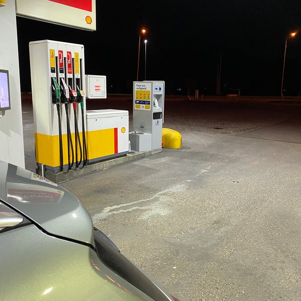 Photo taken at Shell by Hen s. on 1/24/2021