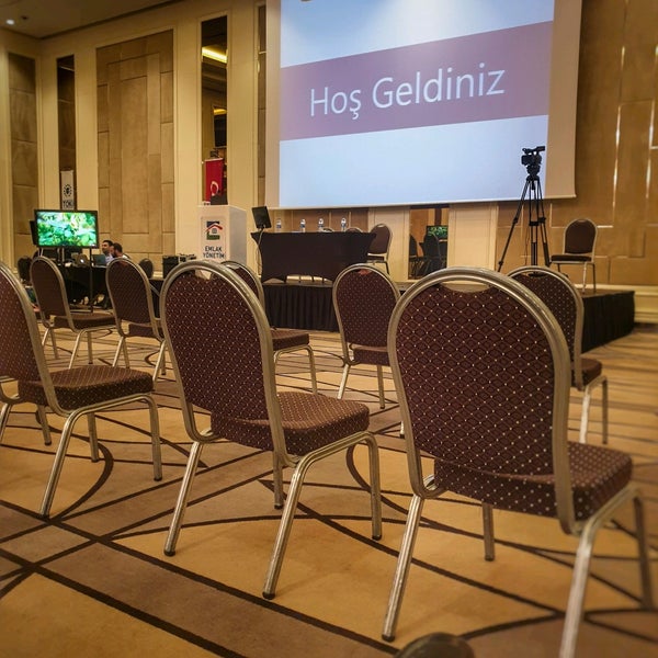 Foto diambil di Bilkent Otel ve Konferans Merkezi oleh SEMİH I. pada 6/10/2021
