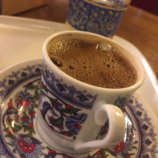 Photo taken at Robert&#39;s Coffee by Yağmur Y. on 3/21/2018