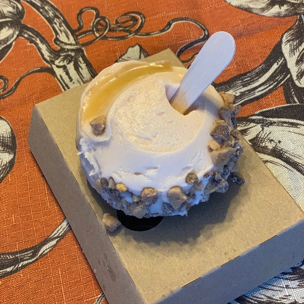 รูปภาพถ่ายที่ Sprinkles Cupcakes โดย Kathryn เมื่อ 11/8/2019