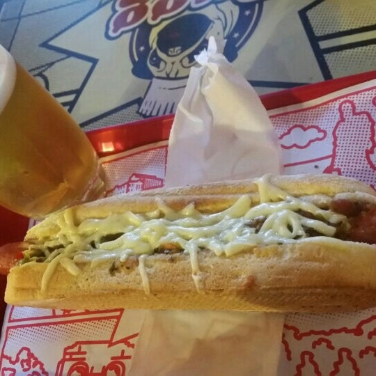 Das Foto wurde bei Pugg Hot Dog Gourmet von Letícia V. am 6/21/2016 aufgenommen