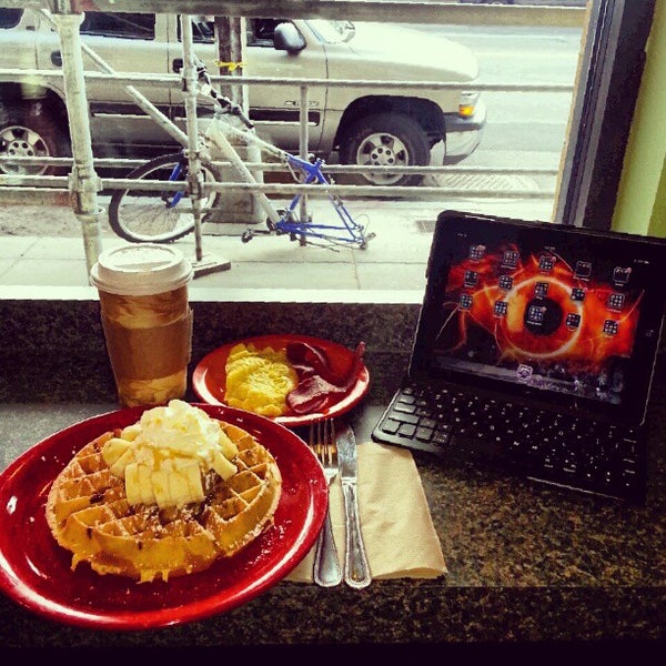 2/20/2013에 Eric K.님이 U Street Café에서 찍은 사진