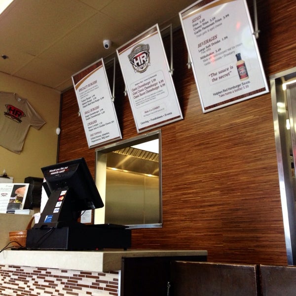 Foto diambil di Halphen Red Burgers oleh Harvey C. pada 7/15/2014