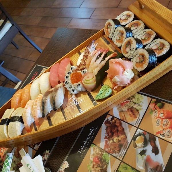 รูปภาพถ่ายที่ Bambuszliget Japán Étterem &amp; Sushi Bár โดย Andras V. เมื่อ 7/14/2017
