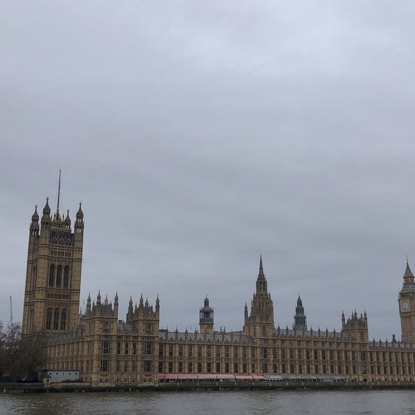 Foto tirada no(a) Houses of Parliament por Dennis v. em 11/26/2023