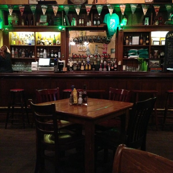 Das Foto wurde bei Paddy&#39;s Irish Pub von Chad T. am 6/10/2013 aufgenommen