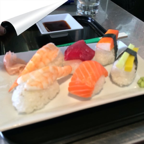Photo prise au Natural Wok + Sushi Bar par L. D. le7/7/2014