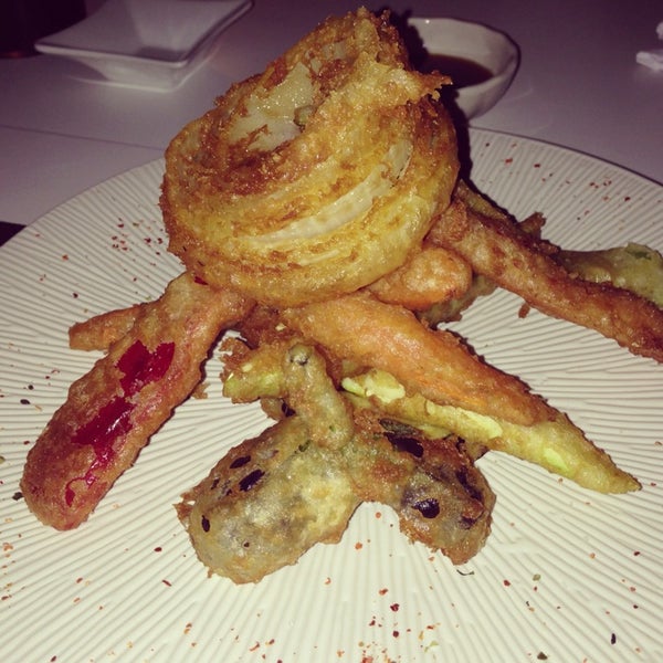 Maravilloso plato de verdura en tempura es un manjar que no esperábamos de bueno que esta y económico #tenerife