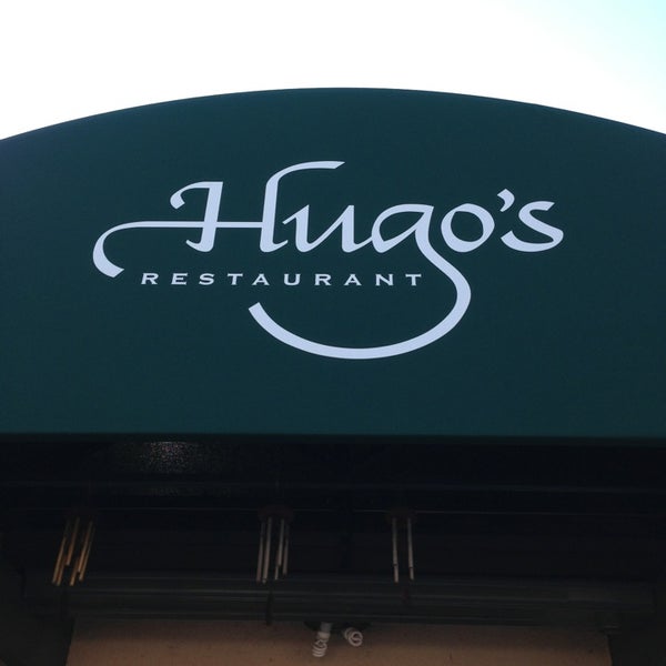 รูปภาพถ่ายที่ Hugo&#39;s Restaurant โดย Cara 🍀 F. เมื่อ 9/7/2013