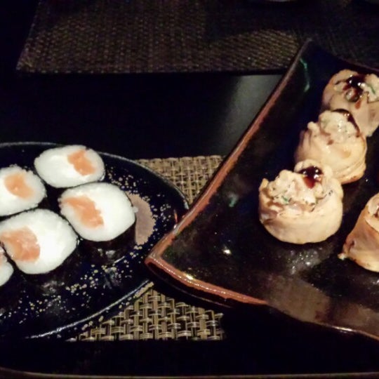 Foto tirada no(a) Nazo Sushi Bar por Allan Carlo S. em 1/19/2014