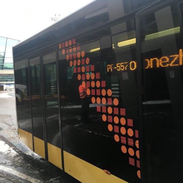 Neoplan n1216. Перронный автобус с правым рулем. Автостанция москва воронеж. Москва-воронеж авиабилеты. Автобус 611 аэропорт.
