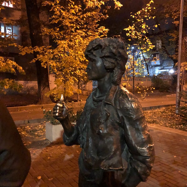 Памятник виктору цою алматы улица тулебаева фото