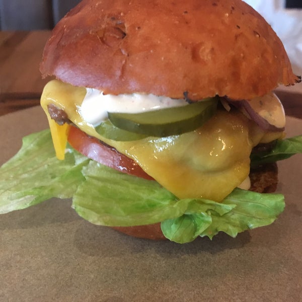Photo taken at Burger&amp;Pizzoni by gigabass on 4/14/2019