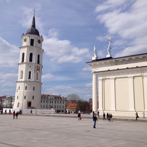 รูปภาพถ่ายที่ Katedros aikštė | Cathedral Square โดย gigabass เมื่อ 5/2/2013