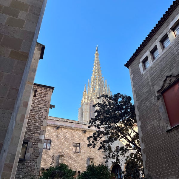 รูปภาพถ่ายที่ Catedral de la Santa Creu i Santa Eulàlia โดย gigabass เมื่อ 12/26/2023