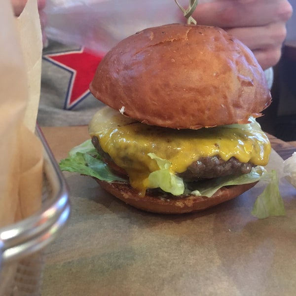 Снимок сделан в Burger&amp;Pizzoni пользователем gigabass 10/11/2018